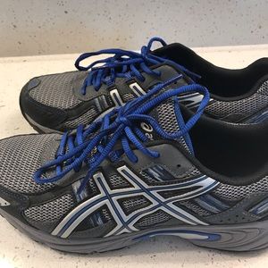 Oasis’s Running Shoes Men’s size 10.5.